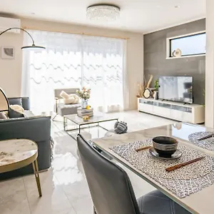 桜の川18 5 Minutes Htsudai Station, 1 Minute Train To Shinjuku, 120㎡ Villa, Four Bedrooms Villa